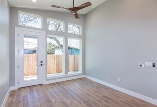8006 Gault St in Austin, TX - Building Photo - Building Photo