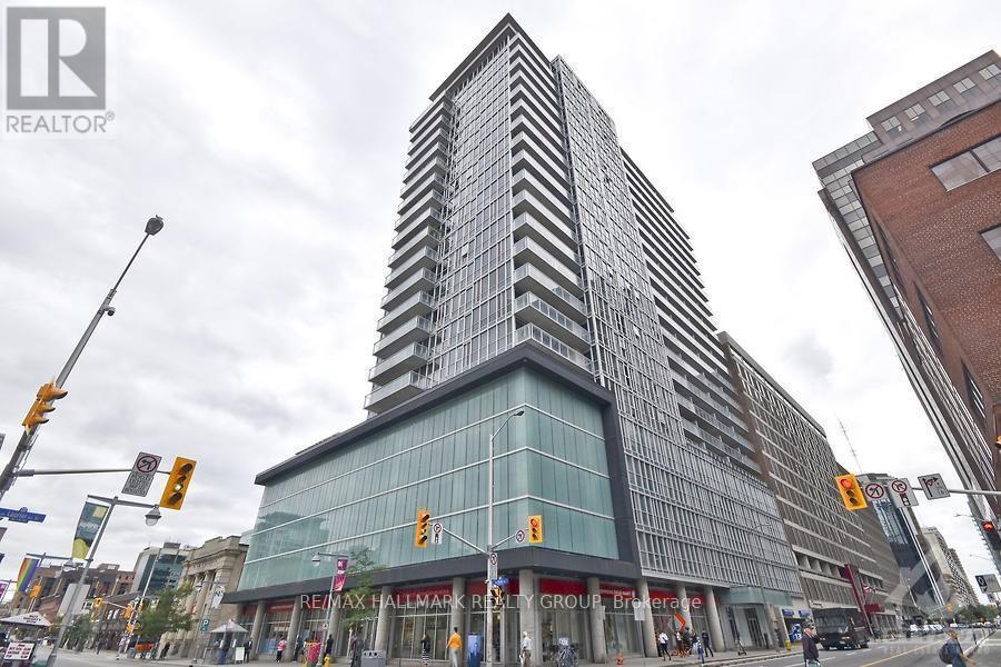 324-324 Laurier Ave W in Ottawa, ON - Building Photo