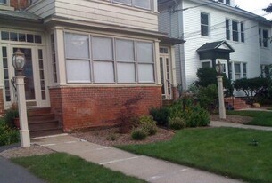86 Lancaster Rd, Unit Second Floor in West Hartford, CT - Building Photo