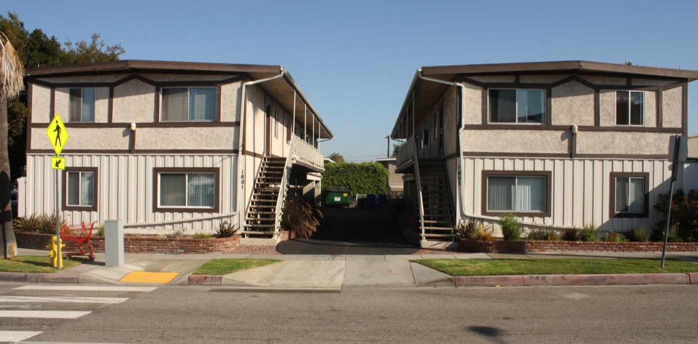 1801-1803 Manhattan Beach Blvd in Manhattan Beach, CA - Foto de edificio