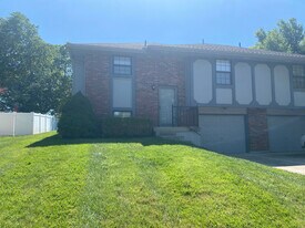 733 SE Claremont St in Lee's Summit, MO - Building Photo