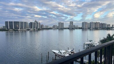 17878 N Bay Rd in Sunny Isles Beach, FL - Building Photo - Building Photo