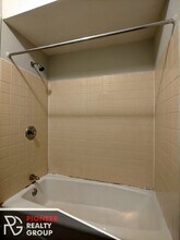 835 W Wolfram St, Unit #837-207 in Chicago, IL - Building Photo - Building Photo
