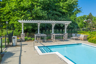 Fairlane Town Center Apartment Homes in Dearborn, MI - Building Photo - Building Photo