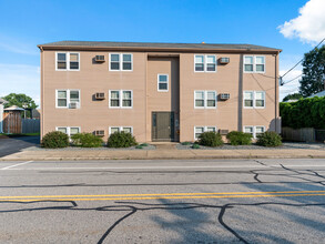 715 Cottage St in Pawtucket, RI - Building Photo - Building Photo