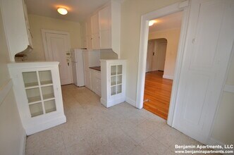 2045 Commonwealth Ave, Unit 48 in Boston, MA - Building Photo - Building Photo