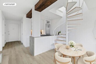 350 W 14th St in New York, NY - Building Photo - Building Photo