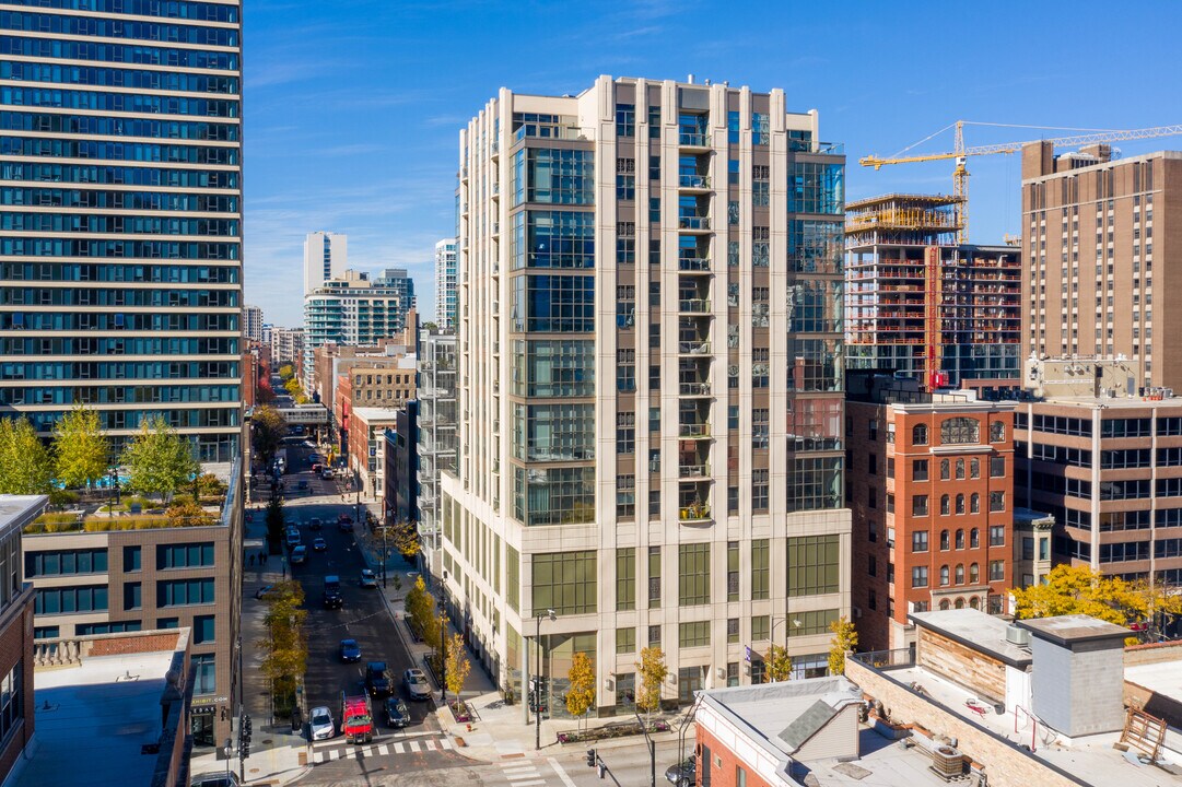 The Superior at LaSalle in Chicago, IL - Building Photo