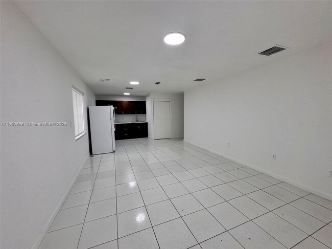 15741 NW 40th Ct in Opa Locka, FL - Building Photo - Building Photo