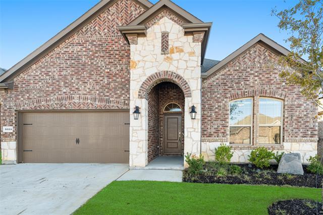 3325 Brady Starr Dr in Aubrey, TX - Building Photo