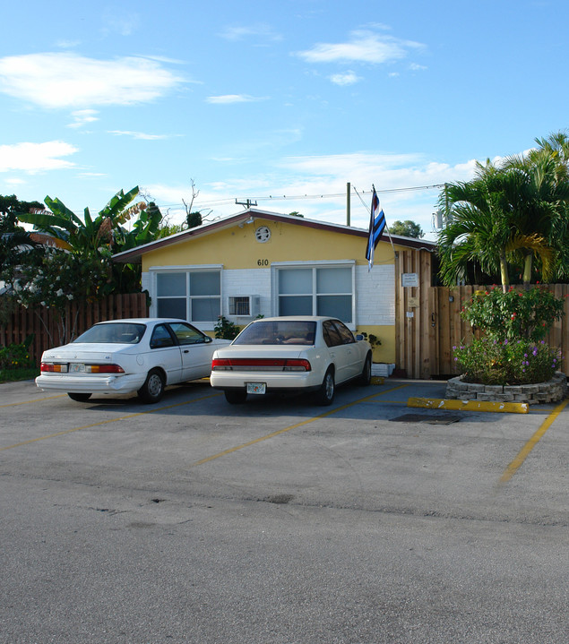 608-610 SE 19th St in Fort Lauderdale, FL - Building Photo