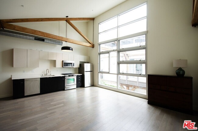 527 Molino St in Los Angeles, CA - Building Photo - Building Photo