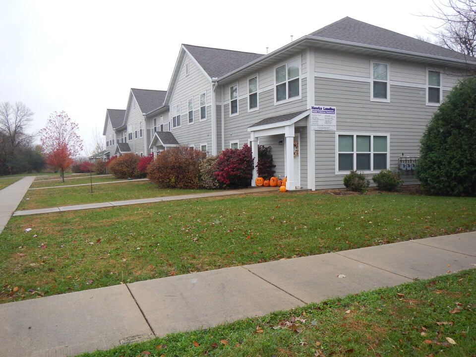 1210 W Carriage Dr in Whitewater, WI - Foto de edificio