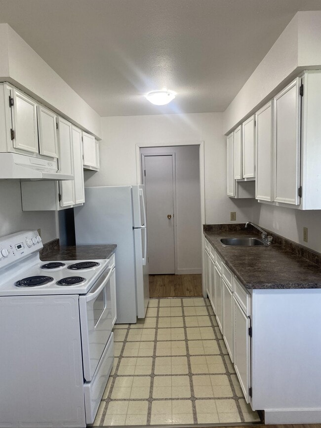 1830 17th Ave in Prince George, BC - Building Photo - Building Photo