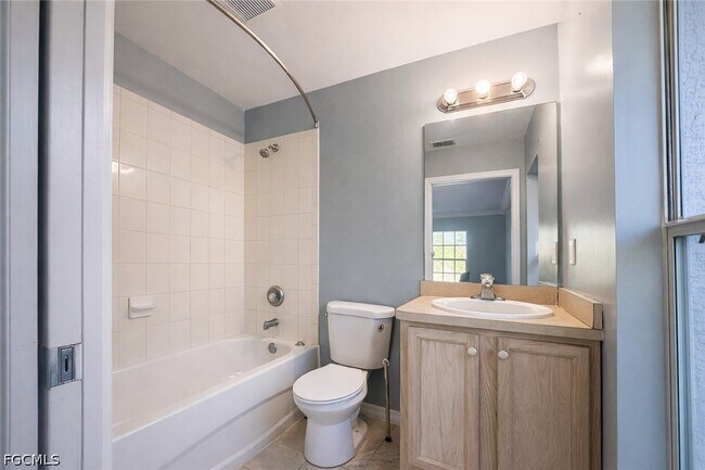 609-611 Hawthorne Ave S in Lehigh Acres, FL - Building Photo - Building Photo