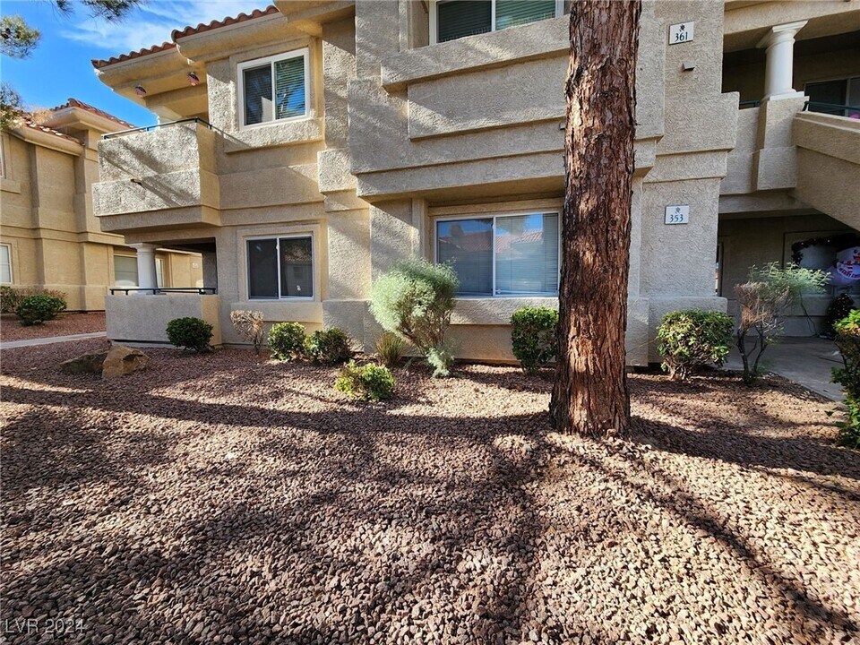 353 Manti Pl in Henderson, NV - Building Photo