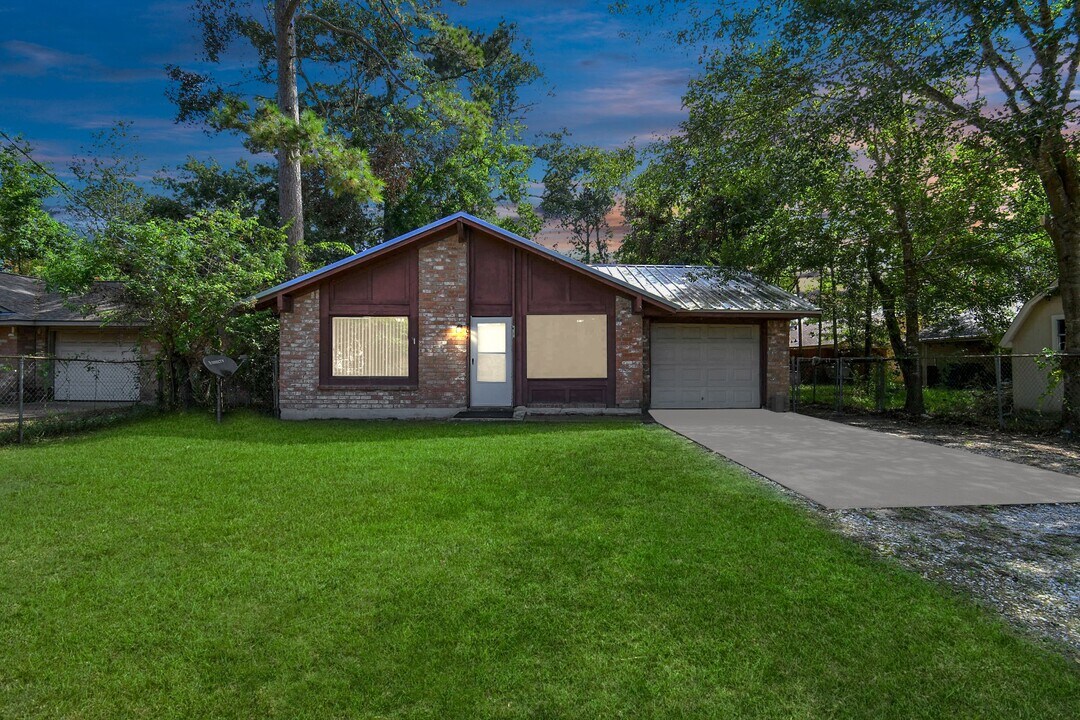 707 S Franklin Ave in Cleveland, TX - Building Photo