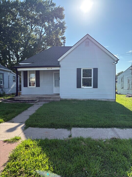 6216 Carnegie St in St. Joseph, MO - Building Photo