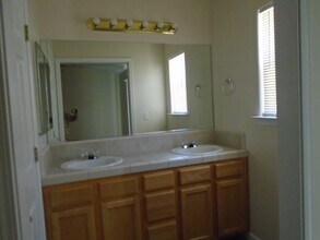 11121 Vista Ridge Dr in Bakersfield, CA - Building Photo - Building Photo