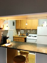 903 Beacon St, Unit 21 Apartamentos