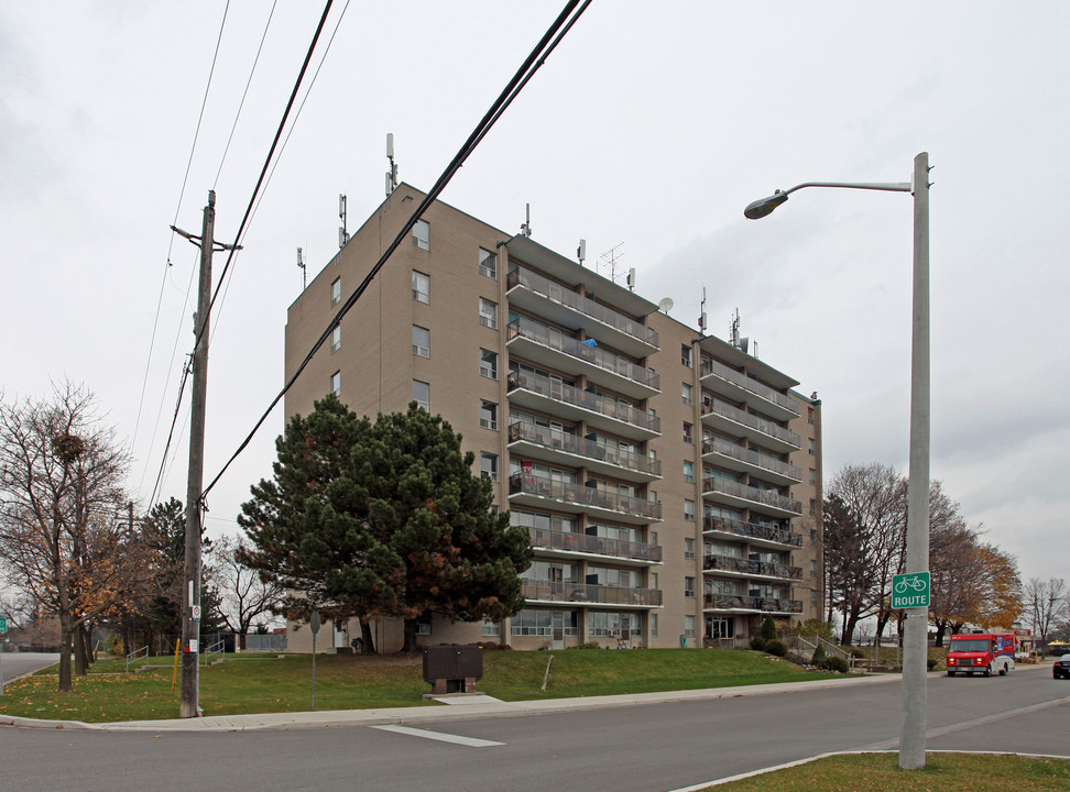 Trayborn Heights in Richmond Hill, ON - Building Photo