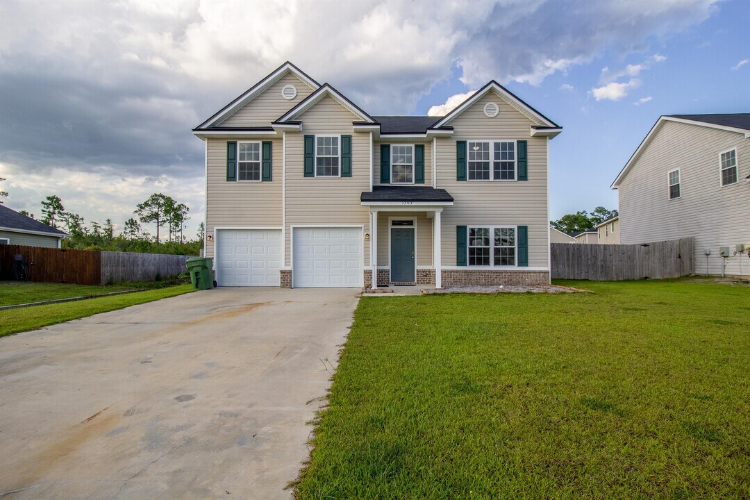 1303 Windrow Dr in Hinesville, GA - Building Photo