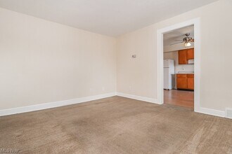 19211 Shawnee Ave-Unit -2/UP in Cleveland, OH - Building Photo - Building Photo