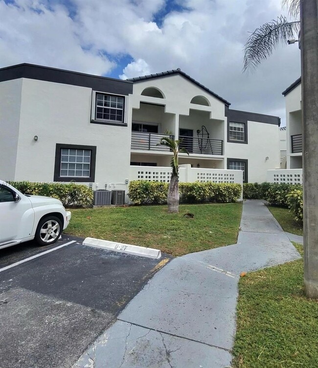 9741 Fontainebleau Blvd