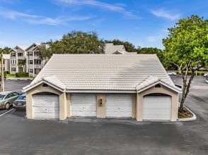 2880 N Oakland Forest Dr in Oakland Park, FL - Building Photo - Building Photo