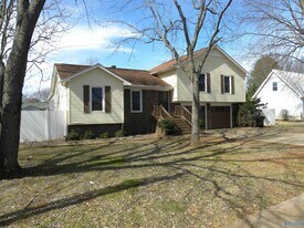 128 Lewis Ln in Madison, AL - Building Photo