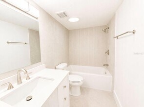200 Country Club Dr, Unit 1505 in Largo, FL - Building Photo - Building Photo