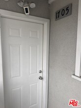 1705 W 62nd St in Los Angeles, CA - Building Photo - Building Photo