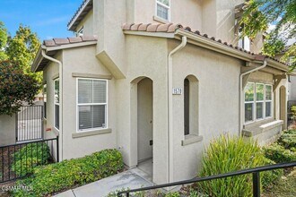 1570 Silver Shadow Dr in Thousand Oaks, CA - Building Photo - Building Photo