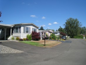 750 Crescent St in Raymond, WA - Foto de edificio - Other