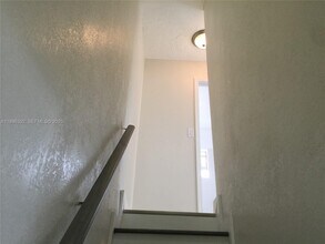 1542 NW 35th St in Miami, FL - Building Photo - Building Photo