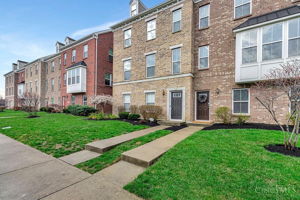9563 Cobblestone Walk in West Chester Township, OH - Building Photo