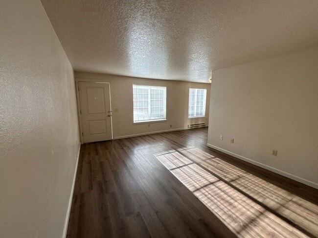 1005 Boedies Ct NE in Silverton, OR - Building Photo - Building Photo