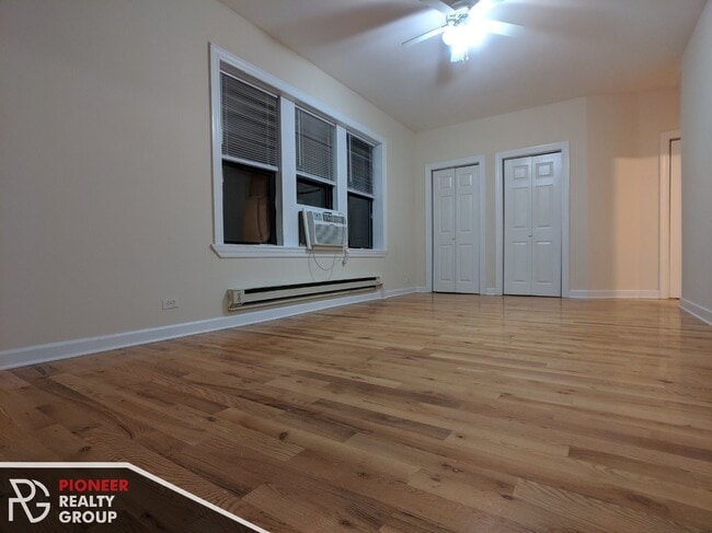 3721 N Pine Grove Ave, Unit #3722-E3 in Chicago, IL - Building Photo - Building Photo