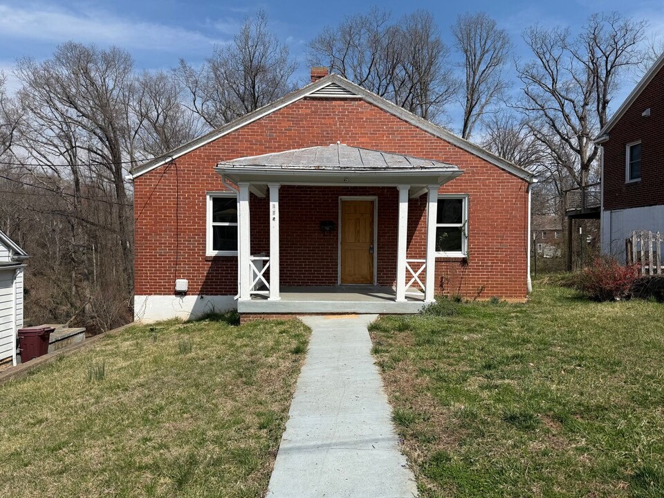 224 Pine St in Martinsville, VA - Building Photo