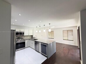 1696 SW 109th Ter in Davie, FL - Building Photo - Building Photo