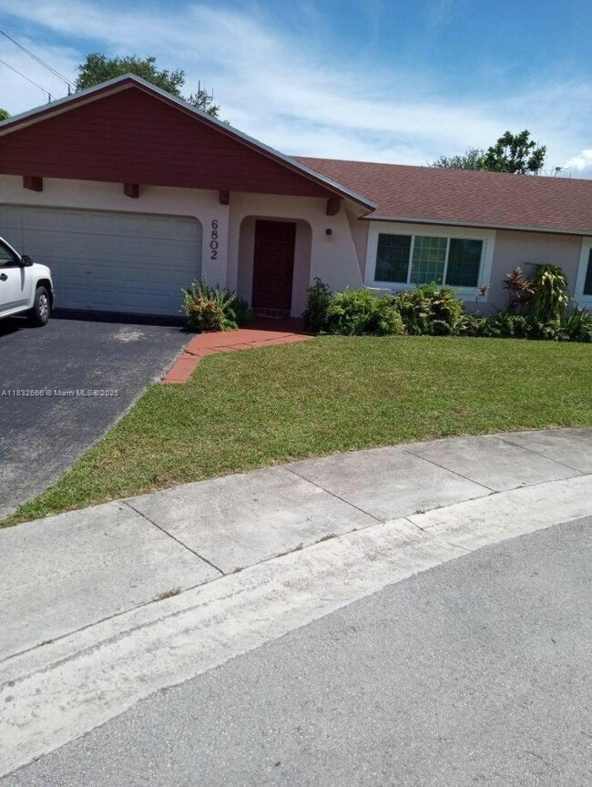 6802 SW 34th Ct in Miramar, FL - Building Photo - Building Photo