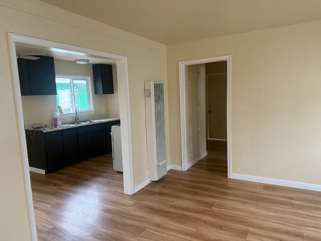 216 E 108th St in Los Angeles, CA - Building Photo - Building Photo