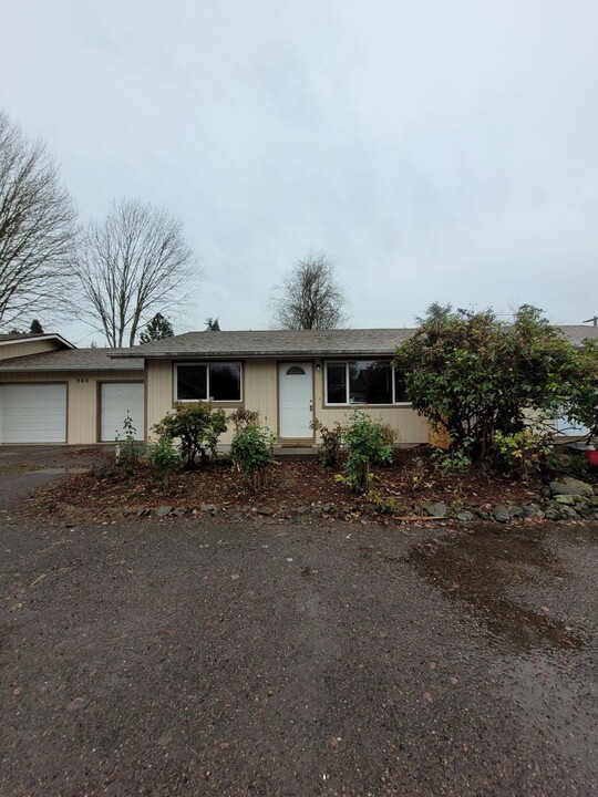 360 SE 18th Ave in Albany, OR - Building Photo