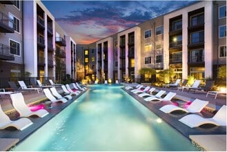 Crestview Commons Apartments in Austin, TX - Building Photo - Building Photo