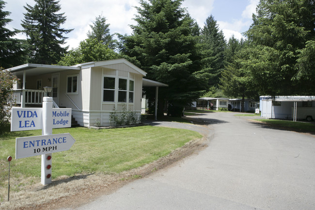 Vita-Lea Mobile Lodge in Leaburg, OR - Building Photo - Building Photo