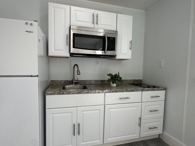 841 N 69th Ave in Hollywood, FL - Foto de edificio - Building Photo