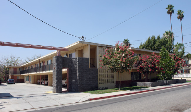 4509 Main St in Riverside, CA - Foto de edificio - Building Photo