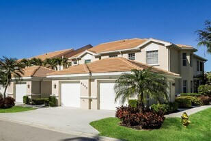 6295 Wilshire Pines Cir in Naples, FL - Building Photo