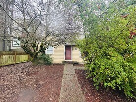 5042 Fauntleroy Wy SW in Seattle, WA - Building Photo