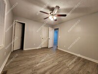229 Hampton Dr photo'